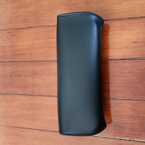 Ray-Ban sunglasses case - Picture 2 of 5